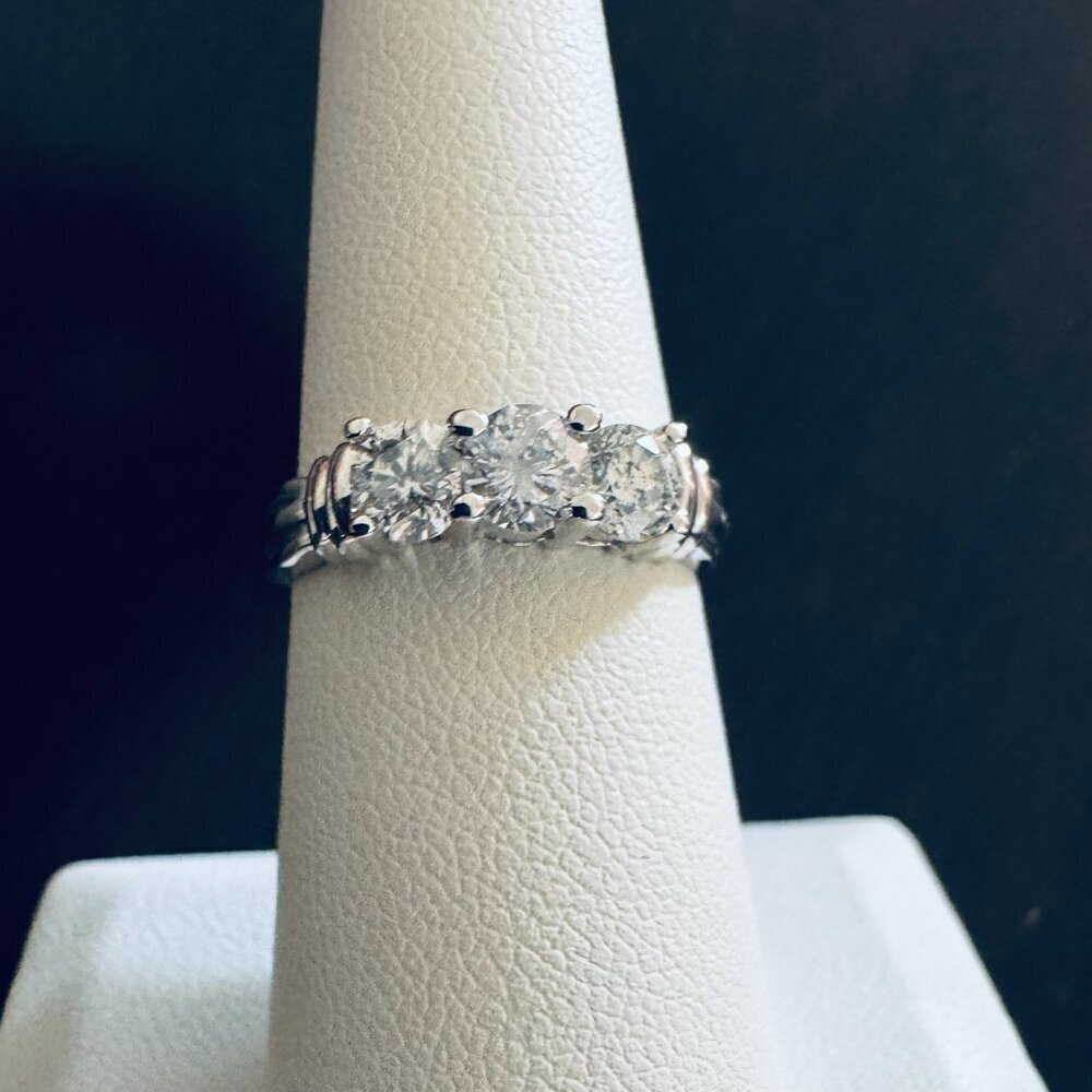 14K White Gold Three Stone Ring Band Wedding Engagement classic size 6.75